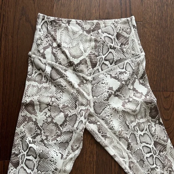 Victoria Secret’s leggings 7/8 - Picture 4 of 7